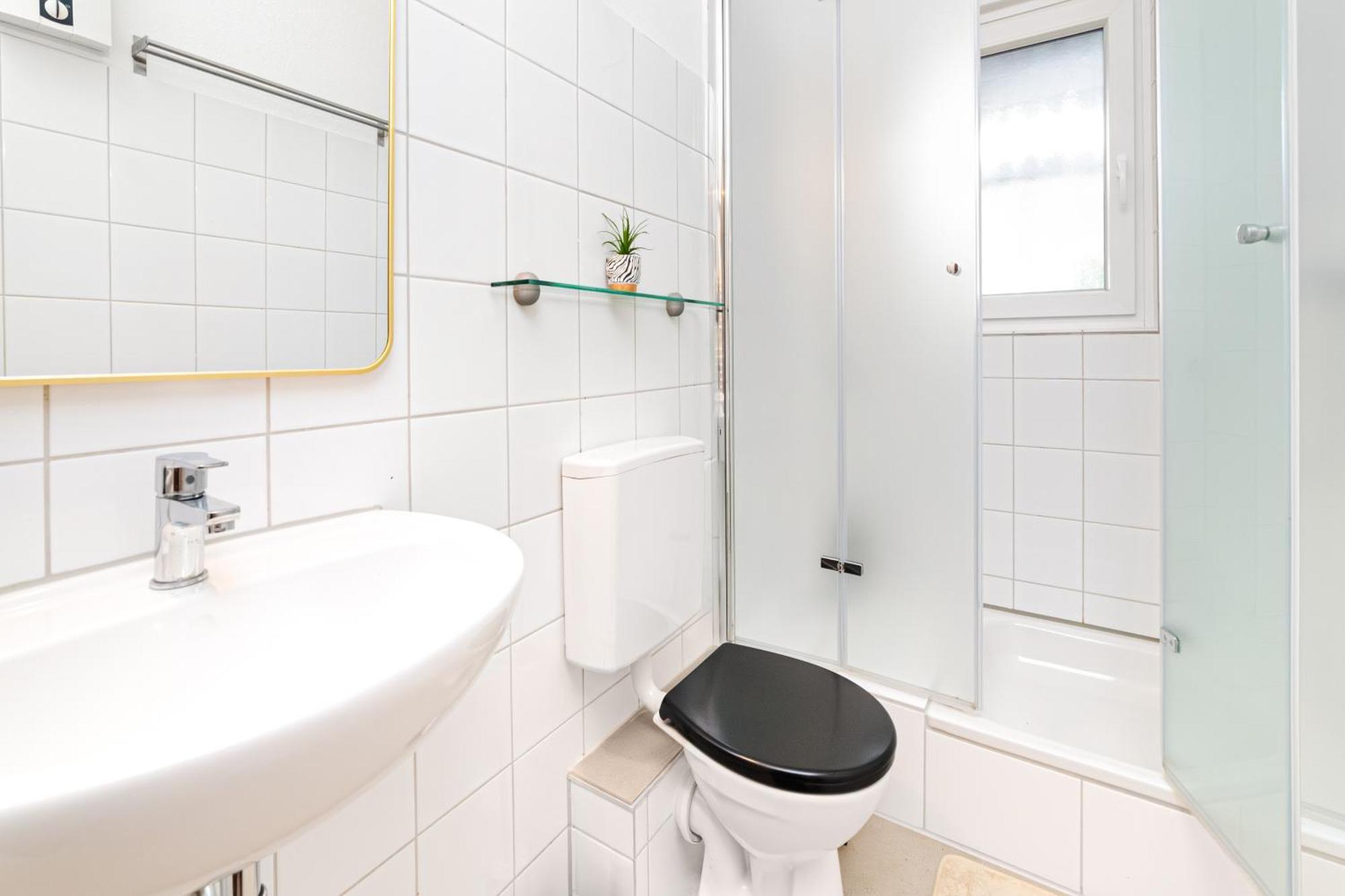 Smart Home - Essen - Perfect For 5 Guests! Central - Balcony - Netflix - Free Parking Zone מראה חיצוני תמונה